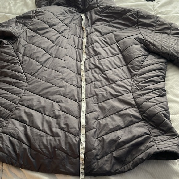 Under armour womens xl jacket. Used. Grey. - Picture 6 of 7